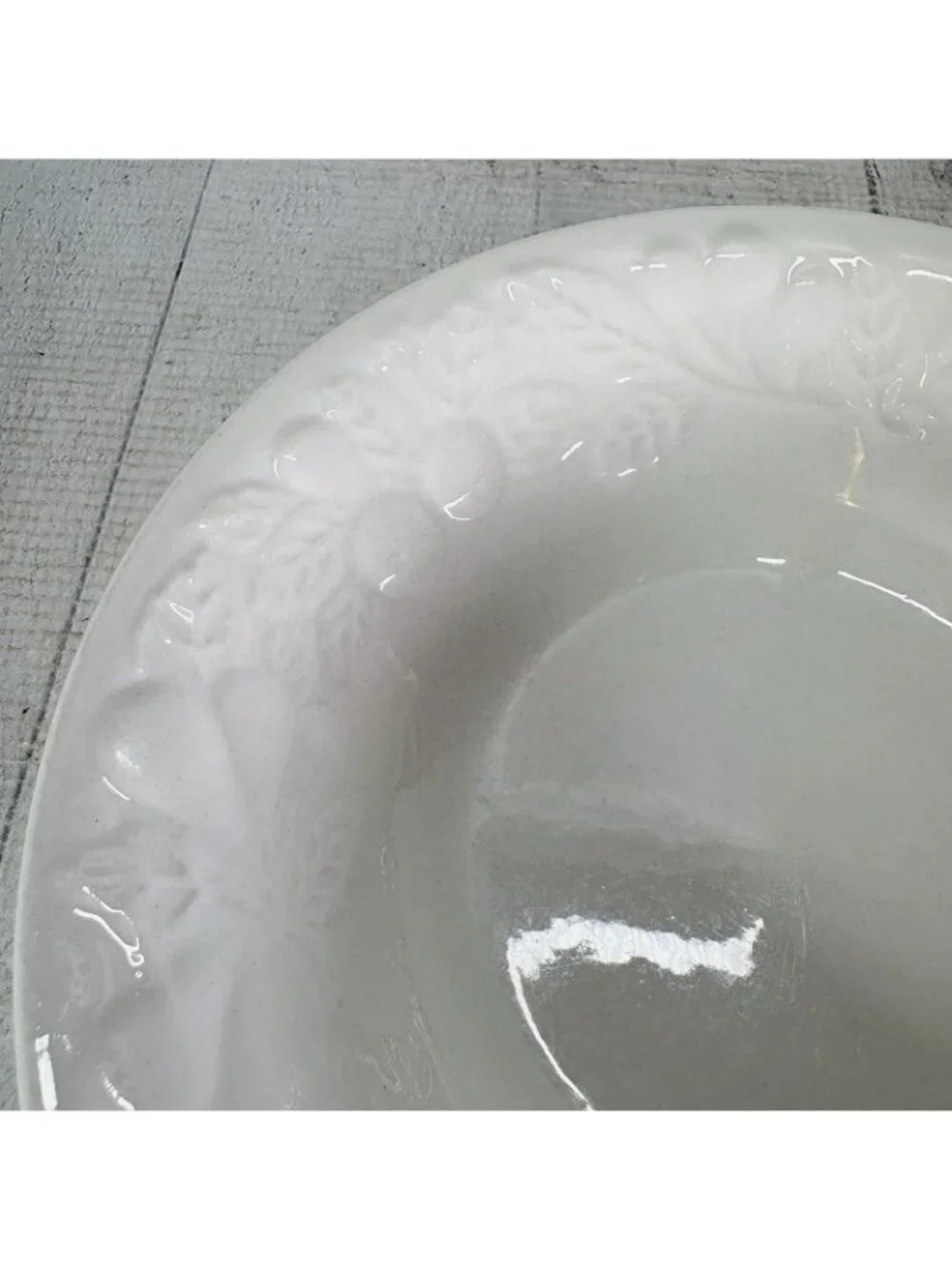 Gibson FRUIT Embossed Fruit Leaves White Shades Rim Coupe Soup Bowls Set of 5